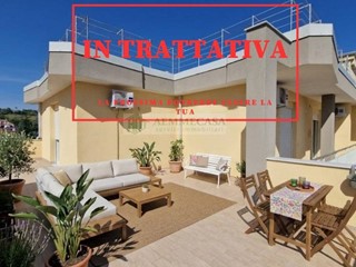 Attico in Vendita a Gravina di Catania, 239'000&euro;, 190 m²