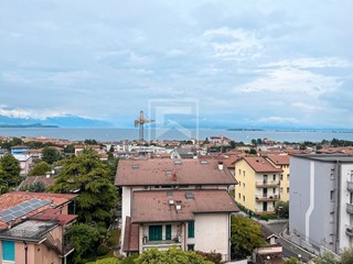 Trilocale in Vendita a Desenzano del Garda, 350'000&euro;, 80 m²