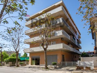Attico in Vendita a Francavilla al Mare, 245'000&euro;, 140 m²