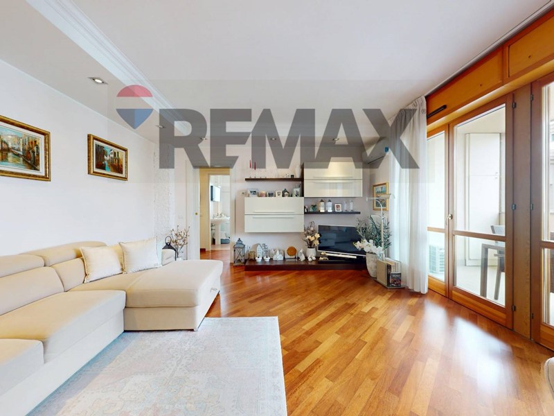 Trilocale in Vendita a Parabiago, 264'000&euro;, 104 m²