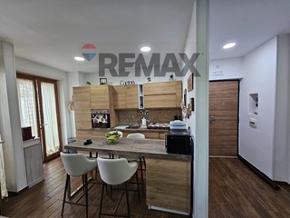 Trilocale in Vendita a Salerno, 259'000&euro;, 87 m²