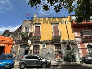 Appartamento in Vendita a Catania, 55'000&euro;, 150 m²