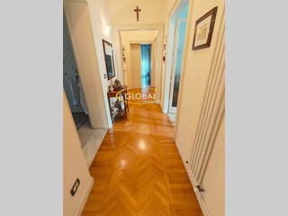 Appartamento in Vendita a Ancona, 450'000&euro;, 160 m²