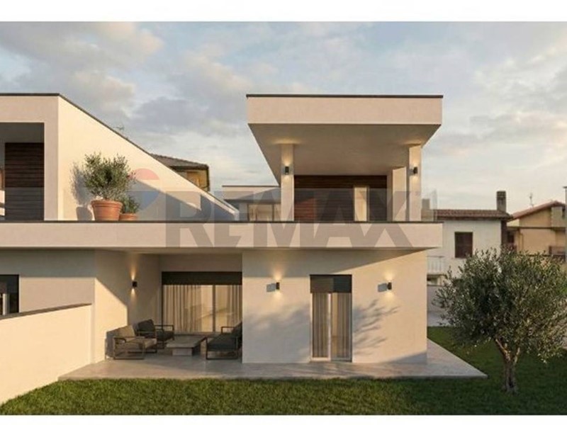 Quadrilocale in Vendita a Roma, 390'000&euro;, 125 m²