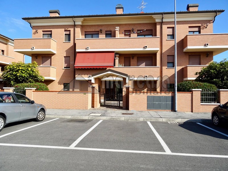 Trilocale in Affitto a Ferrara, 750&euro;, 80 m²