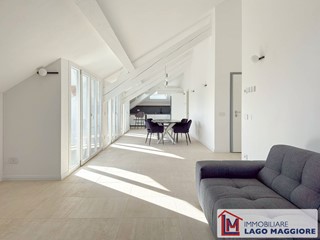 Appartamento in Affitto a Angera, 3'200&euro;, 240 m²