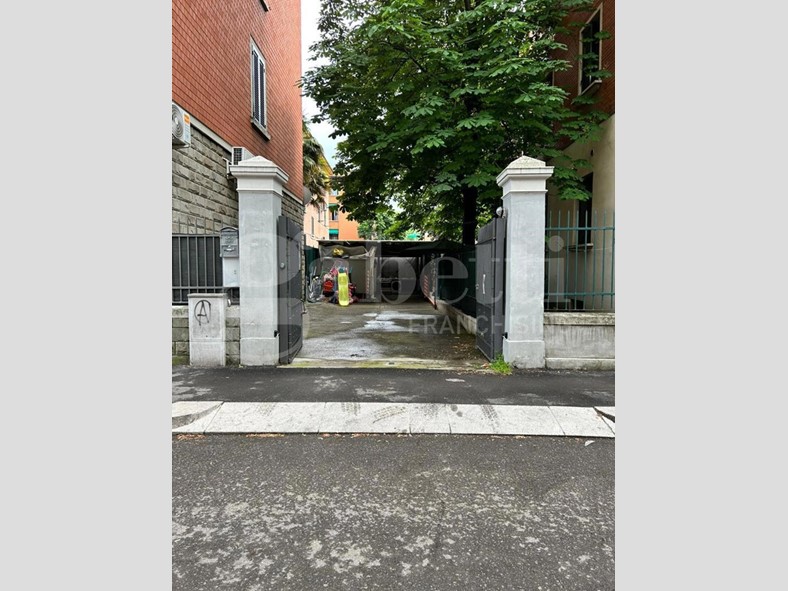 Appartamento in Vendita a Bologna, 109'000&euro;, 107 m²