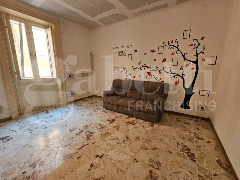 Quadrilocale in Vendita a Messina, 97'000&euro;, 135 m²