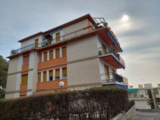 Bilocale in Vendita a Sanremo, 250'000&euro;, 70 m², arredato, con Box