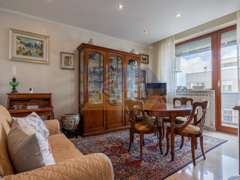 Trilocale in Vendita a Roma, zona Don Bosco, 298'000&euro;, 80 m²