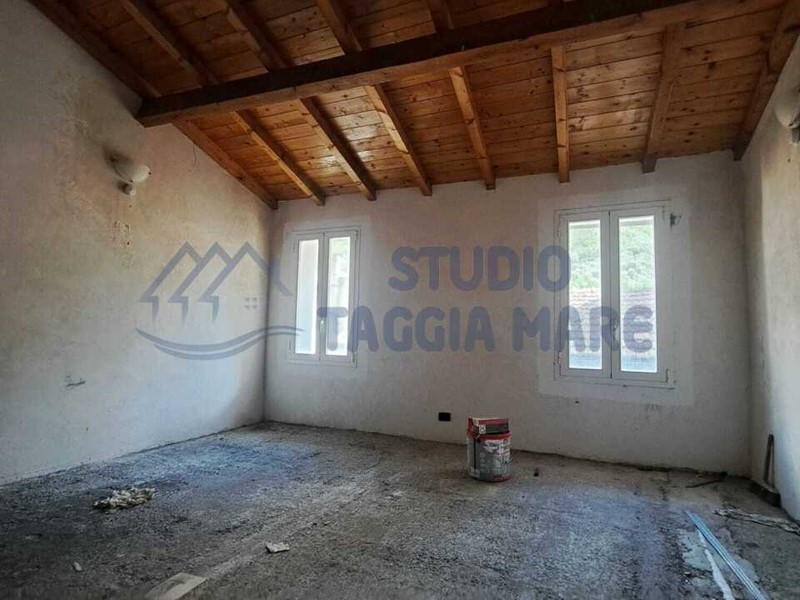Bilocale in Vendita a Badalucco, 33'000&euro;, 50 m²