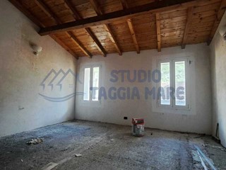 Bilocale in Vendita a Badalucco, 33'000&euro;, 50 m²