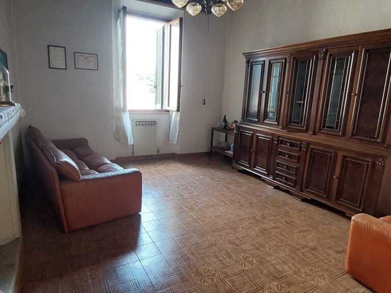 Quadrilocale in Vendita a Asciano, 73'000&euro;, 70 m², con Box
