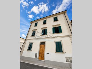Trilocale in Vendita a Cecina, 119'000&euro;, 68 m²