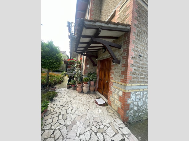 Quadrilocale in Vendita a Perugia, zona Periferia, 130'000&euro;, 170 m², con Box
