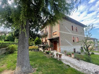 Quadrilocale in Vendita a Perugia, zona Periferia, 130'000&euro;, 170 m², con Box