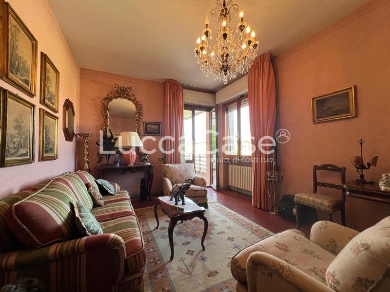 Appartamento in Vendita a Lucca, zona Arancio, 325'000&euro;, 136 m², con Box