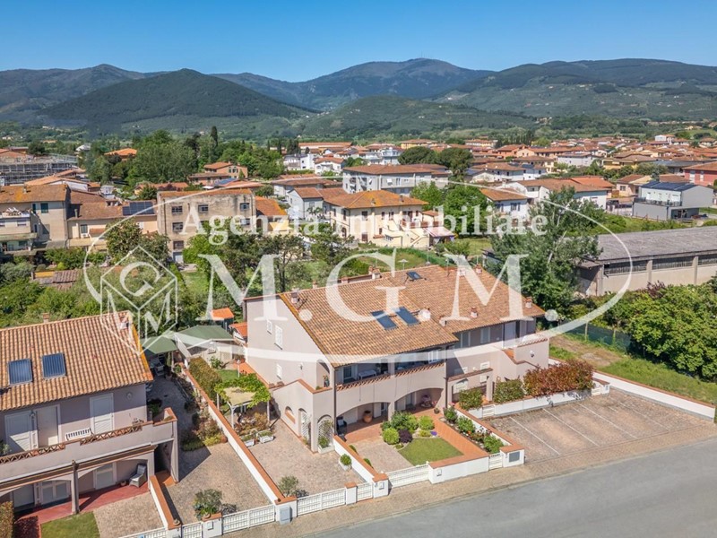 Appartamento in Vendita a Bientina, 310'000&euro;, 100 m², arredato