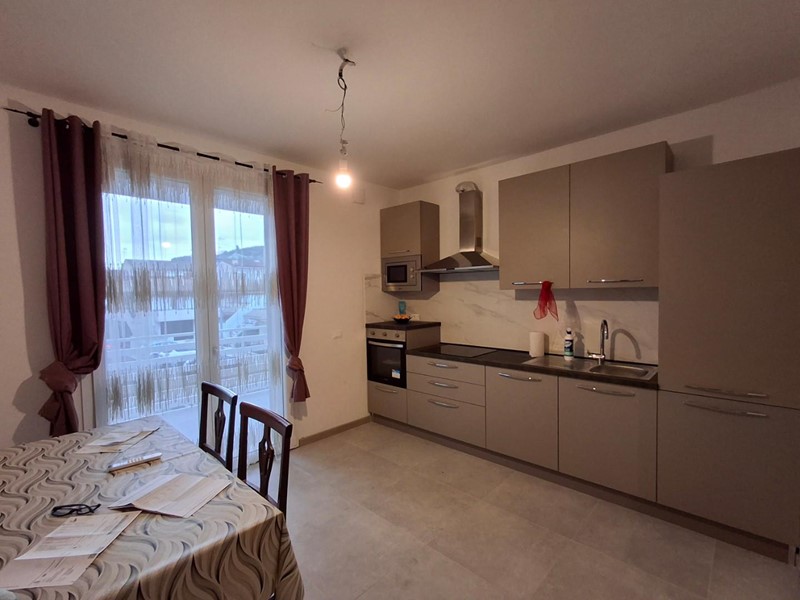 Trilocale in Affitto a Capraia e Limite, 850&euro;, 80 m², arredato, con Box