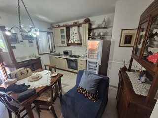 Bilocale in Vendita a Carrara, zona Marina di Carrara, 160'000&euro;, 50 m², arredato