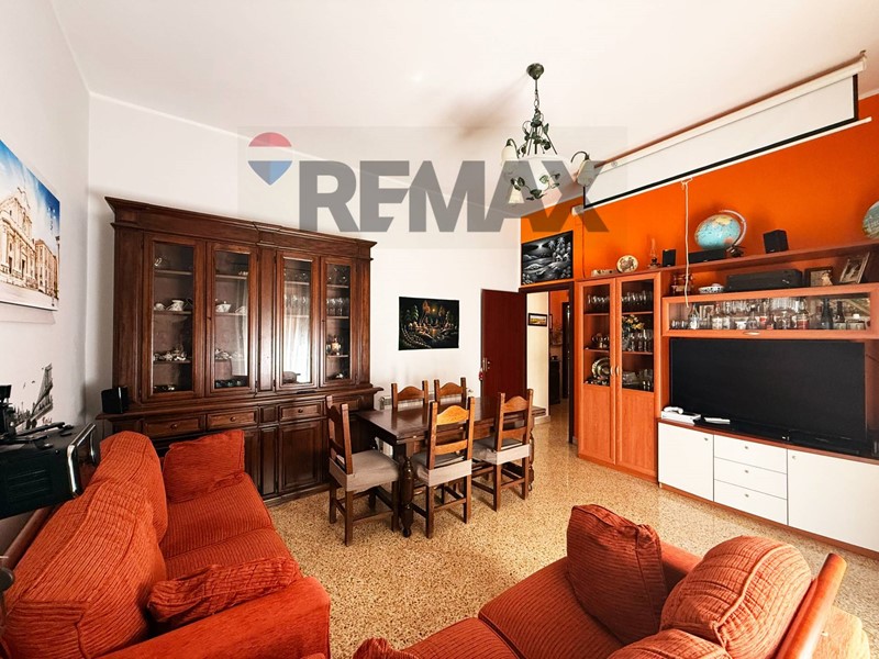 Quadrilocale in Vendita a Palermo, 95'000&euro;, 90 m²