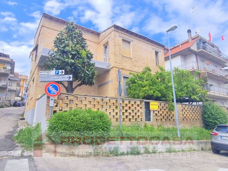 Appartamento in Vendita a San Benedetto del Tronto, 140'000&euro;, 121 m²