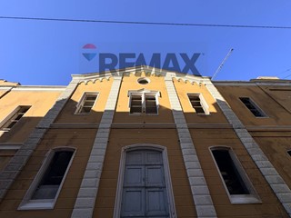 Trilocale in Vendita a Trieste, 250'000&euro;, 74 m², con Box