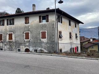Appartamento in Vendita a Stenico, 135'000&euro;, 182 m²