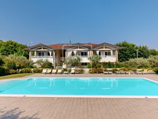 Appartamento in Vendita a Padenghe sul Garda, 600'000&euro;, 200 m²