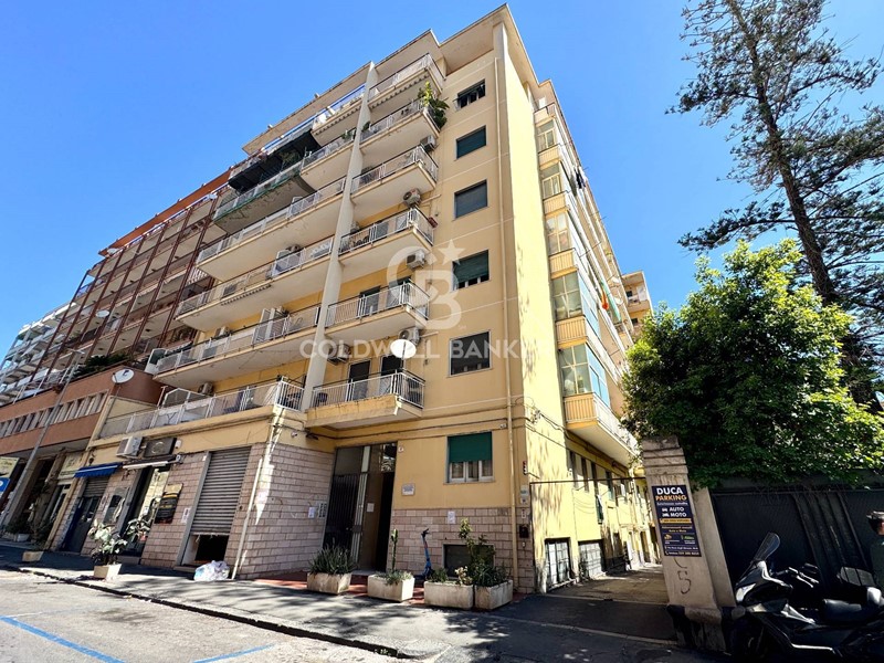 Appartamento in Vendita a Catania, 155'000&euro;, 147 m², con Box