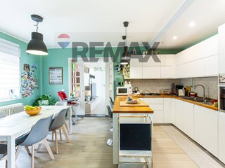 Appartamento in Vendita a Catania, 155'000&euro;, 158 m²