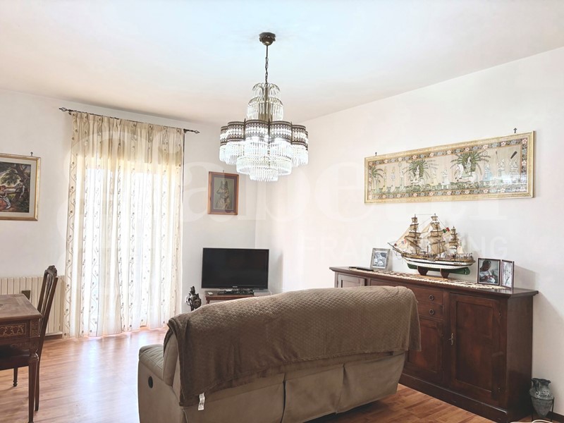 Appartamento in Vendita a Giarratana, 45'000&euro;, 116 m², arredato, con Box