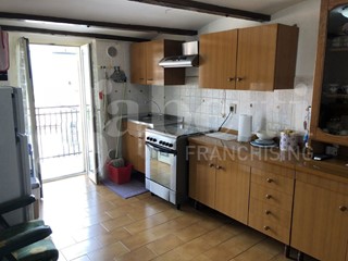 Trilocale in Vendita a Castel del Giudice, 40'000&euro;, 90 m², arredato
