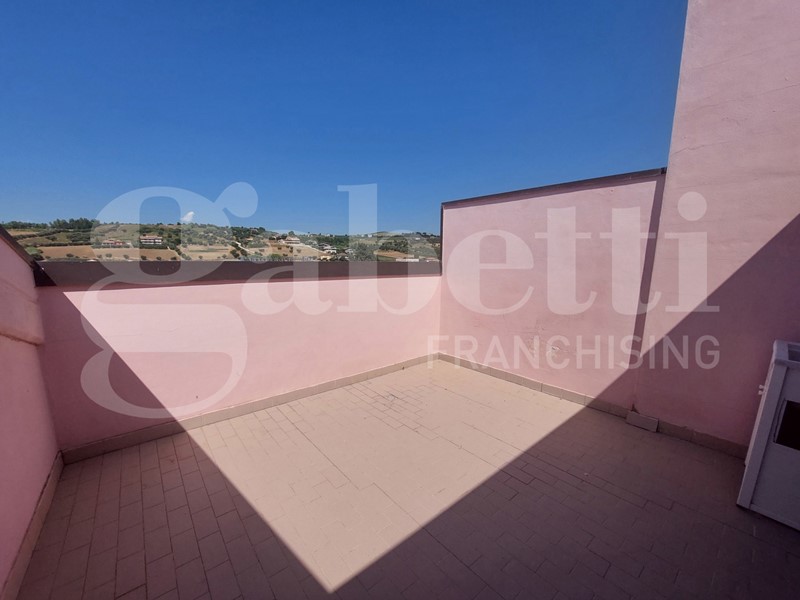 Trilocale in Vendita a Tortoreto, 125'000&euro;, 70 m², con Box