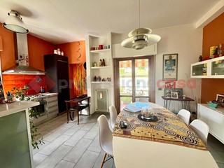 Appartamento in Vendita a Lucca, 235'000&euro;, 140 m², con Box