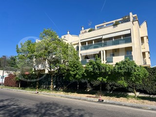 Trilocale in Vendita a Cesano Maderno, 208'000&euro;, 72 m², con Box