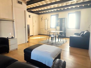 Bilocale in Affitto a Lucca, zona Centro storico, 800&euro;, 47 m², arredato
