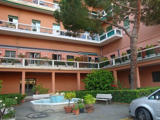 Appartamento in Vendita a Genova, zona Di Negro, 210'000&euro;, 160 m²