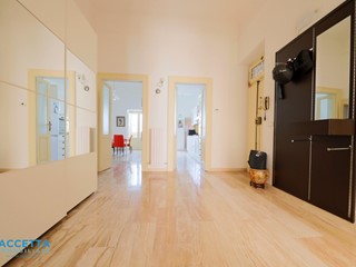 Trilocale in Vendita a Taranto, zona Borgo, 95'000&euro;, 107 m²