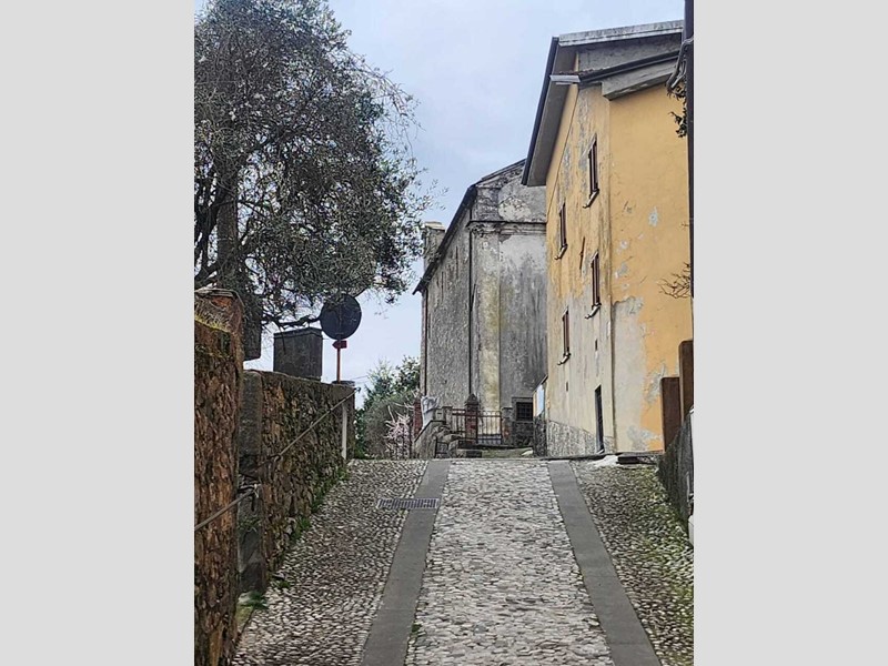 Appartamento in Vendita a Fosdinovo, 69'000&euro;, 100 m²