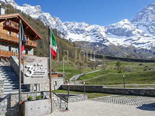 Quadrilocale in Vendita a Valtournenche, zona Breuil Cervinia, 1'190'000&euro;, 126 m², arredato