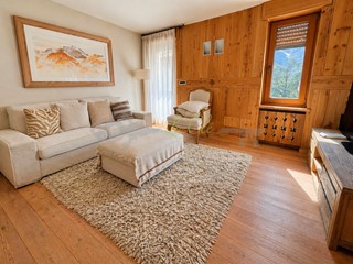Bilocale in Affitto a Courmayeur, zona Centro, 20'000&euro;, 70 m², arredato, con Box