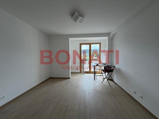 Appartamento in Affitto a La Spezia, zona Periferia Est, 1'100&euro;, 95 m², con Box
