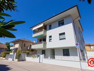 Trilocale in Vendita a Cesena, zona San Rocco, 295'000&euro;, 118 m², con Box