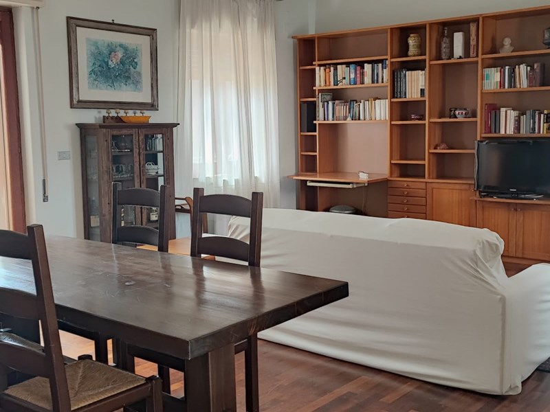 Trilocale in Affitto a Valverde, zona Centrale, 680&euro;, 89 m², arredato
