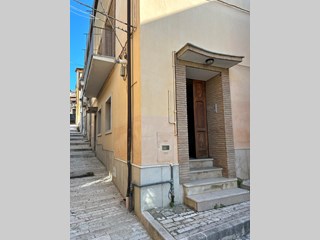Appartamento in Vendita a Pietrelcina, zona Centrale, 60'000&euro;