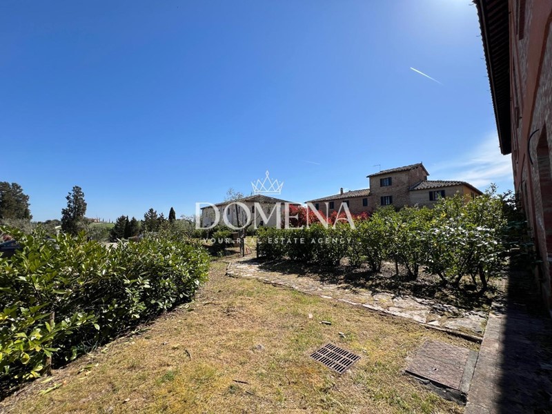 Quadrilocale in Vendita a Siena, zona Salteano, 205'000&euro;, 118 m²