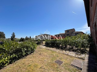 Quadrilocale in Vendita a Siena, zona Salteano, 205'000&euro;, 118 m²