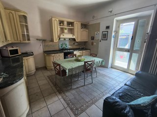 Trilocale in Vendita a Pisa, zona La Vettola, 160'000&euro;, 55 m², con Box