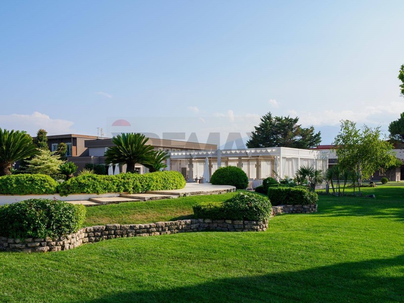 Appartamento in Vendita a Orsogna, 1'000'000&euro;, 10600 m²